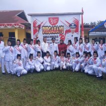 Kepala desa Bukit kemuning Samirin Menyambut Dirgahayu HUT ke 79 Ri 17 Agustus Baru. Indonesia Maju