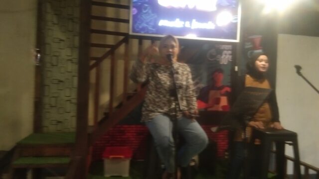 Nikmati pemandangan dari lantai Dua, Live Musik Dan makanan Upgrade Menu Dari Aren coffee Arifin Pekanbaru