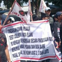 Marak nya Penarikan Paksa Oleh Debt Collector, LSM BARA API Lakukan Aksi Pecah Kepala