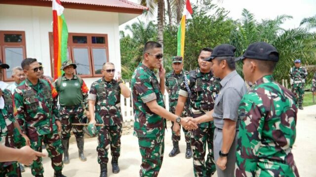 Dampingi Kedatangan Letjen TNI Sonny Aprianto beserta Tim Pengawasan dan Evaluasi TMMD Ke-121, Pj Sekda Kampar Mengucapkan Apresiasi, TMMD Ini Sangat Bermanfaat Bagi Masyarakat. Dampingi Kedatangan Letjen TNI Sonny Aprianto beserta Tim Pengawasan dan Evaluasi TMMD Ke-121, Pj Sekda Kampar Mengucapkan Apresiasi, TMMD Ini Sangat Bermanfaat Bagi Masyarakat.