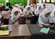 SMAN 1 Dumai Tingkatkan Kompetensi Menulis Siswa untuk Hadapi Era Digital SMAN 1 Dumai Tingkatkan Kompetensi Menulis Siswa untuk Hadapi Era Digital