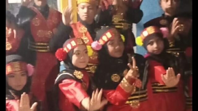 Malam Puncak Acara HUT RI Ke 17, RT/RW 01/04 Di Warnai Tarian Budaya Oleh Anak-Anak