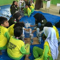 Mahasiwa Kukerta UNRI Melakukan Sosialisasi dan Pelatihan Pembuatan Ecobrick di SDN 04 Perawang Barat.