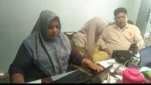 Menyambut Pilkada, Ketua PPS Perhentian Marpoyan Heny Suswita , Siap Memeriksa Data Hasil Coklit Menyambut Pilkada, Ketua PPS Perhentian Marpoyan Heny Suswita , Siap Memeriksa Data Hasil Coklit