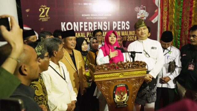 Dr. Hj. Intsiawati Ayus, S.H., M.H. 4 Periode Di DPR RI, Berpengalaman dan Dr. Taufik Arrakhman S.H., M.H., Siap Membawa Perubahan Pekanbaru Ke Arah Lebih Baik