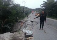 Miris" Jalan Lintas Yossudarso KM 42 Minas Barat yang Rusak Parah Hingga Kini Belum ada Tindak Lanjut Dari Pihak Pemerintah.