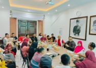 Calon Walikota Pekanbaru Intsiawati Ayus Dan Taufik Rahman Adakan Rapat Tertutup. Mengatur Strategi Pemenangan