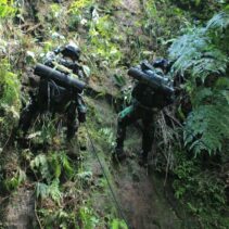Tingkatkan Kemampuan Tempur Prajurit, Yonif 132/Bima Sakti Laksanakan Latihan Taktis Tingkat Tim Blok Medan Khusus