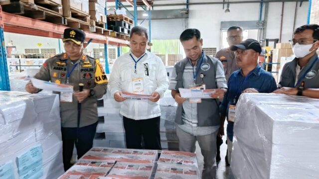 Kapolres Siak AKBP Asep Sujarwadi dan Kajari Monitoring Percetakan Surat Suara di Bekasi
