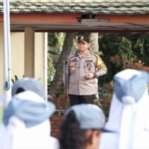 Beri Motivasi Siswa Siswi SMA N 1 Dayun, Lewat Program Police Goes to School Kapolres Siak Juga Ingatkan Bahaya Hoax, Ciptakan Pilkada Damai.