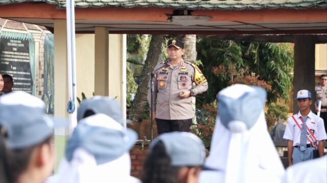 Beri Motivasi Siswa Siswi SMA N 1 Dayun, Lewat Program Police Goes to School Kapolres Siak Juga Ingatkan Bahaya Hoax, Ciptakan Pilkada Damai.