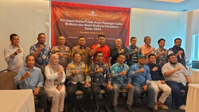 Lima Paslon Walikota/Wakil Walikota Pekanbaru Debat Publik Pertama 8 November 2024
