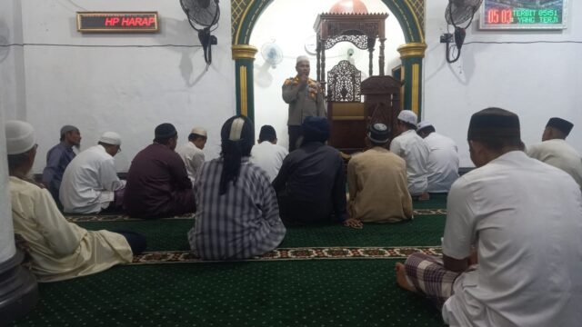 Lakukan Subuh keliling Kapolsek Bungaraya Sampaikan Pesan Pilkada Damai