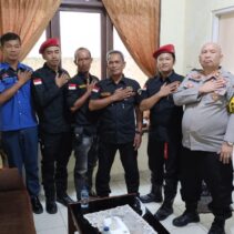 kunjungi Polsek Rumbai dalam agenda " Silaturahmi Ketua GRIB-JAYA PAC Rumbai dan Pengurus '