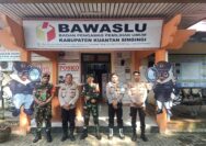 Polres Kuansing Patroli Sinergitas TNI Polri Melalui Pengecekan Personil Pengamanan Bawaslu dan Dalam Rangka Ops Mantap Praja LK 2024
