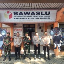 Polres Kuansing Patroli Sinergitas TNI Polri Melalui Pengecekan Personil Pengamanan Bawaslu dan Dalam Rangka Ops Mantap Praja LK 2024