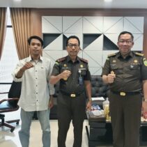Aliansi Mahasiswa yang tergabung dalam Generasi Muda PEKAT-IB (GM PEKAT-IB) Kota pekanbaru akan melakukan aksi damai dikejaksaan tinggi riau dalam upaya mengawal laporan dugaan TIPIKOR oleh Indra Pomi Cs Yang masih menjabat sebagai SEKDA kota pekanbaru.