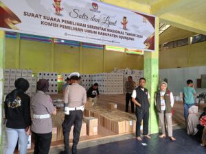 Bawaslu Sijunjung Sumatera Barat Lakukan Pengawasan Proses Sortir Lipat (Sorlip) Untuk Pilkada Serentak 2024