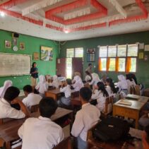 SatRes Narkoba Polres Siak Sosialisasikan Bahaya Narkoba di SMA Negeri 2 Siak Serta Ajak Pelajar Jaga Kondusivitas Keamanan Jelang Pilkada