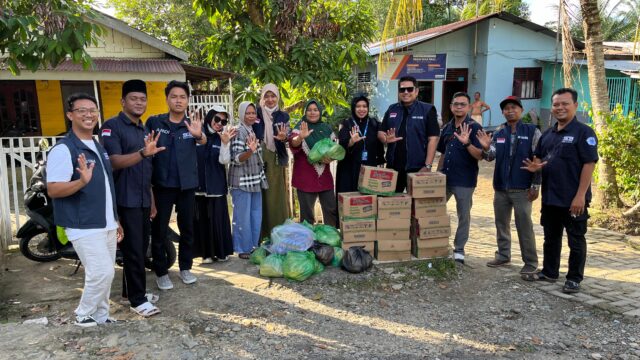Peduli Korban Banjir Langkat, SCB Tour Berbagi Kepada Masyarakat