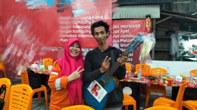 Dr. Hj. Intsiawati Ayus, S.H., M.H Tak Canggung Dekat Dengan Pengamen Jalanan Dan Tukang Parkir