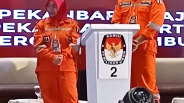 Viral...Paslon NO 2 "Intan" Pakai Baju Berbeda Di Debat Calon Walikota Pekanbaru 2024