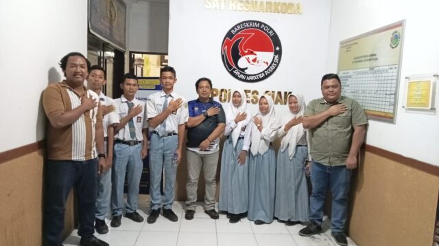 Menuju Generasi Emas, Kasat Res Narkoba Polres Siak AKP Tony Armando Edukasi Pelajar Tentang Bahaya Narkoba