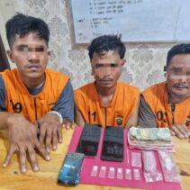 Tim Opsnal Satres Narkoba Polres Siak Amankan Tiga Orang Pria Diduga Pelaku Penyalahgunaan Narkotika.