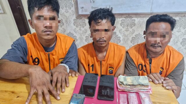 Tim Opsnal Satres Narkoba Polres Siak Amankan Tiga Orang Pria Diduga Pelaku Penyalahgunaan Narkotika.