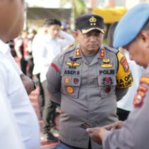 Pimpin Pemeriksaan Rutin Personil Kapolres Siak AKBP Asep Sujarwadi Pastikan Tidak Ada Anggota Yang Terlibat Judi Online dan Tetap Jaga Netralitas Pilkada 