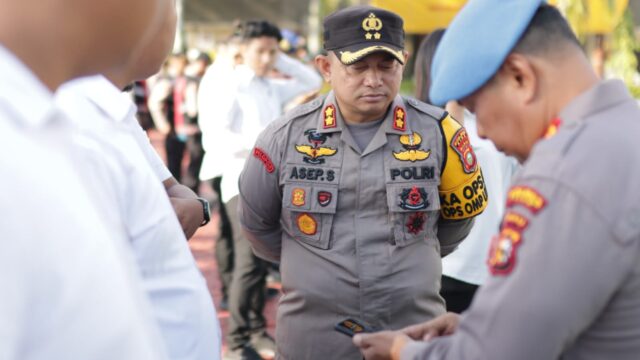 Pimpin Pemeriksaan Rutin Personil Kapolres Siak AKBP Asep Sujarwadi Pastikan Tidak Ada Anggota Yang Terlibat Judi Online dan Tetap Jaga Netralitas Pilkada 