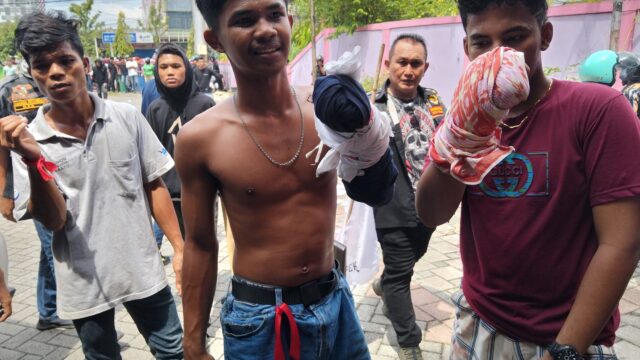 King Zone Gelanggang Perjudian, Tak Menghargai Hukum, Sewa Preman Dan Sambut Pendemo Ormas Pekat Dengan Senjata Tajam seperti Parang, Samurai, Besi dan alat Keras lainnya seperti Broti dan Batu