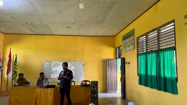 Satlantas Polres Siak bersama Indonesia Safety Driving Center (ISDC) Polda Riau menyambangi beberapa sekolah di Kec. Tualang Siak dalam rangka Police Goes To School dan Safety Riding.