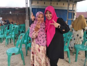 Temu Ramah Dengan Warga Tenayan, Calon Walikota No urut 2 Dr. Hj. Intsiawati Ayus, S.H., M.H, Membaur Dengan Warga