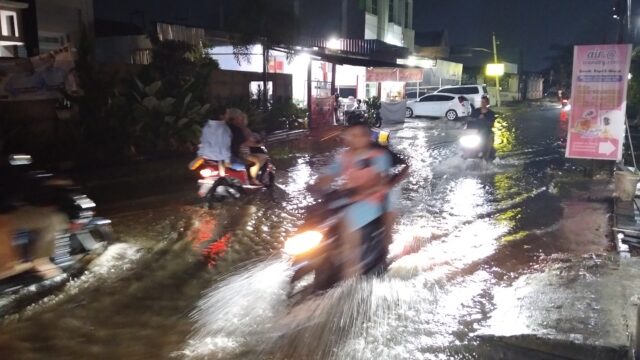 Hujan 5 Menit Jalan Todak Pekanbaru Di Genangi Banjir