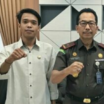 Aliansi Mahasiswa yang tergabung dalam Generasi Muda PEKAT-IB (GM PEKAT-IB) Kota pekanbaru akan melakukan aksi damai dikejaksaan tinggi riau dalam upaya mengawal laporan dugaan TIPIKOR oleh Indra Pomi Cs Yang masih menjabat sebagai SEKDA kota pekanbaru.