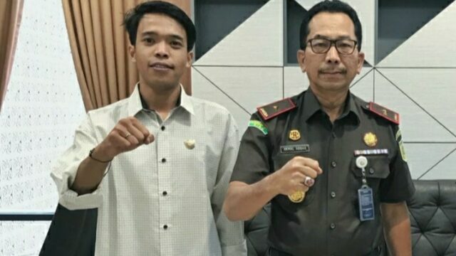 Aliansi Mahasiswa yang tergabung dalam Generasi Muda PEKAT-IB (GM PEKAT-IB) Kota pekanbaru akan melakukan aksi damai dikejaksaan tinggi riau dalam upaya mengawal laporan dugaan TIPIKOR oleh Indra Pomi Cs Yang masih menjabat sebagai SEKDA kota pekanbaru.