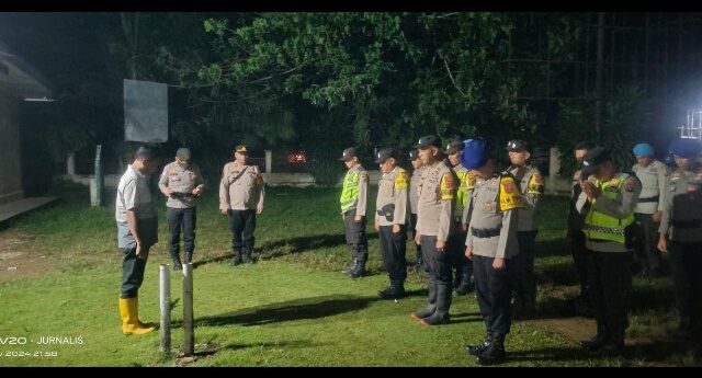 Pastikan Kotak Suara Aman,Kaur Bin Ops Sat Lantas Polres Muaro Jambi Cek Personil Di Aula Kantor Kecamatan Kumpeh