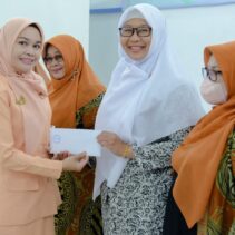 Ketua GOW Kabupaten Bengkalis Serahkan SK dan Pembekalan Pengurus 2024-2029