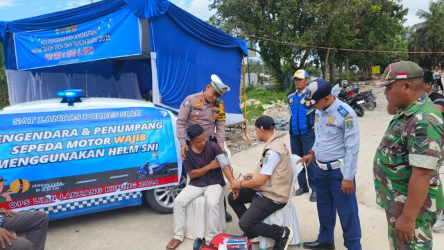 Berikan Pelayanan Maksimal Pengamanan Nataru Polres Siak Gelar Pemeriksaan Kesehatan Pada Pengemudi Angkutan Umum   