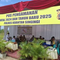 Kapolres Kuansing Dampingi Kadiskes Riau Tinjau Pos Pengamanan Nataru 2025 di Kuantan Mudik