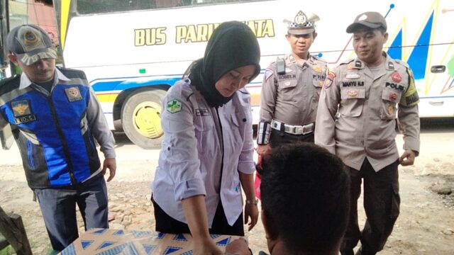 Polres Siak Pastikan Kesehatan Pengemudi Angkutan Umum Saat Berkendara, Minimalisir Kecelakaan Saat Libur Nataru