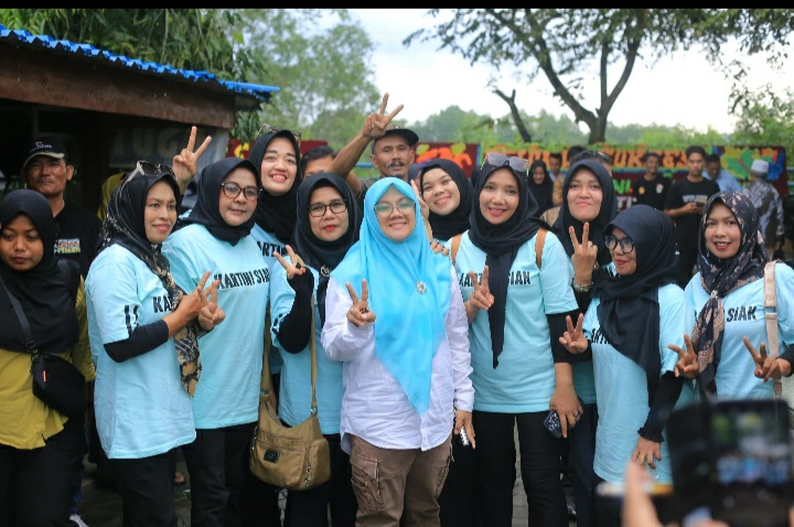 Team Koalisi Pemenangan Afni-Syamsulrizal Kecamatan Minas Kawal Pleno Di Gedung KPU Siak