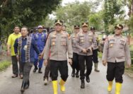 Kapolres Siak Monitoring Perkembangan Bencana Banjir di Kampung Benteng Hilir
