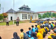 Antisipasi Geng Motor dan Aksi Tawuran Antar Pelajar, Kasat Binmas Polresta Jambi Gelar Sosialisasi Binluh di SMK 3.