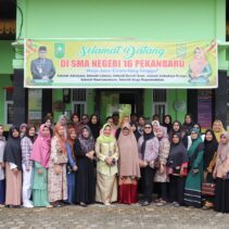 SMAN 16 Pekanbaru Sosialisasi jalur masuk PTN bersama orang tua siswa kelas XII Tahun 2024/2025