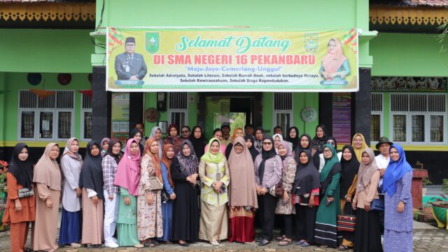 SMAN 16 Pekanbaru Sosialisasi jalur masuk PTN bersama orang tua siswa kelas XII Tahun 2024/2025