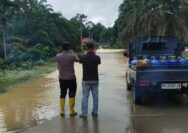 Polsek Kuantan Mudik Update Kondisi Banjir dan Monitoring Debit Air Sungai di Wilayah Hukumnya 