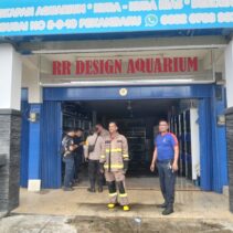 Kebakaran DI RR Design Aquarium Jalan Tuanku Tambusai, 4 Unit Mobil Kebakaran 25 Personil Di kerahkan