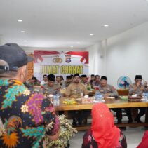 Wakapolda Riau Jumat Curhat di Kecamatan Payung Sekaki
